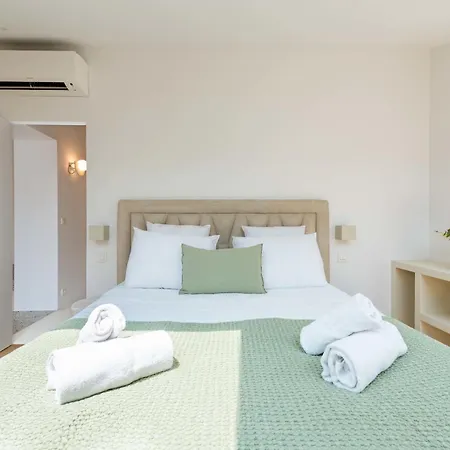3-br Attic Duplex Heart Of *