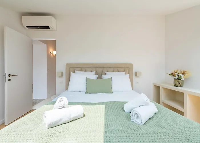 3-br Attic Duplex Heart Of *