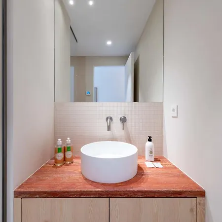 3-br Attic Duplex Heart Of קאן